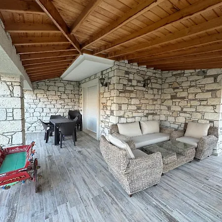 Alacati Yazlik Villa